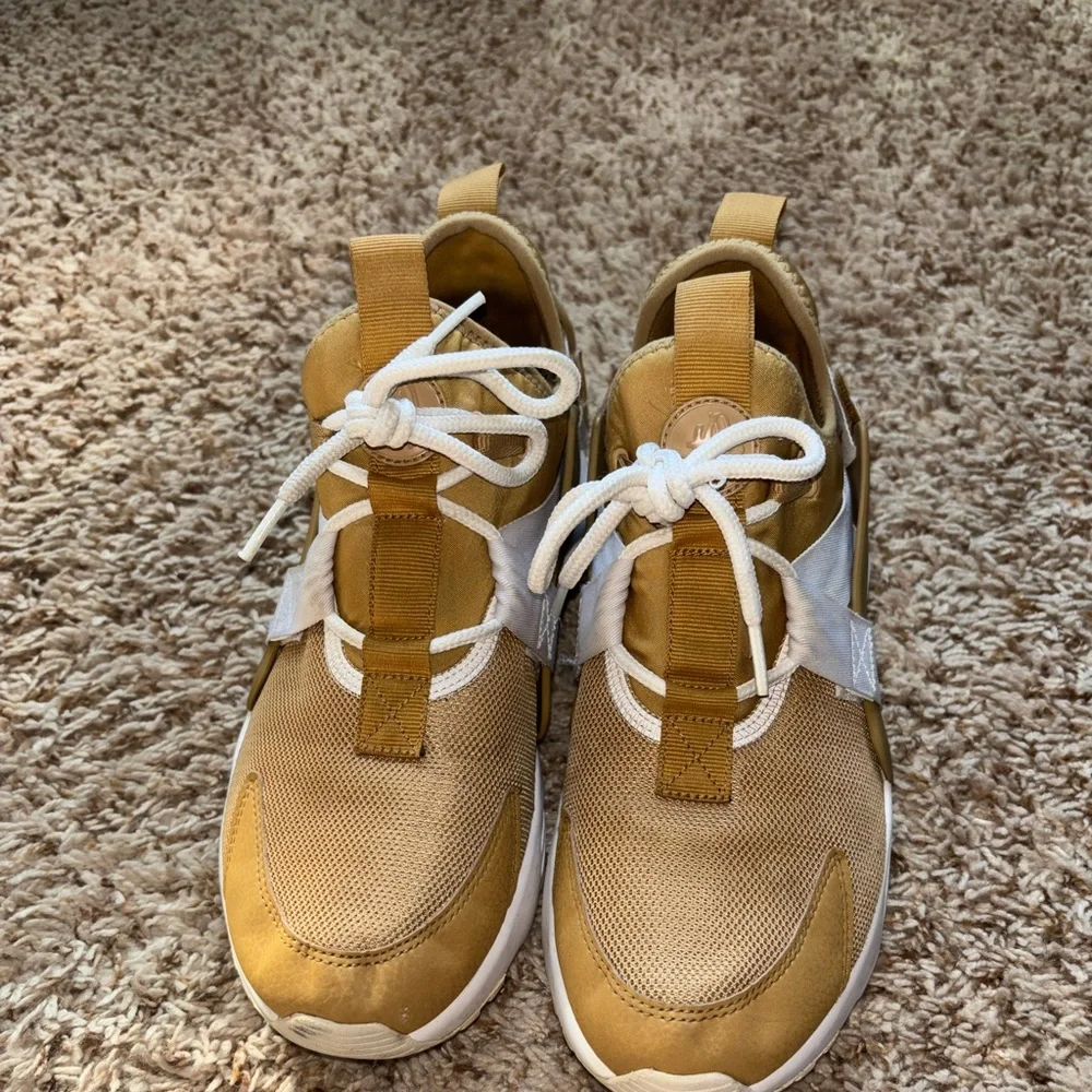 Nike Air Beige Athletic Shoes size 8.5 - Picture 2 of 9